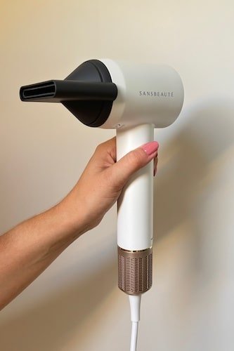 Sansbeauté Föhn met opzetstuk zwart Sansbeauté Föhn met smalle blaasmond